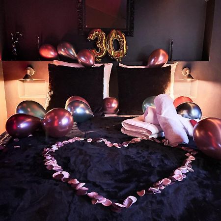 Suite Rouge Baiser Avec Jacuzzi Privatif - Loveroom Insolite Saint-Etienne  Exterior foto